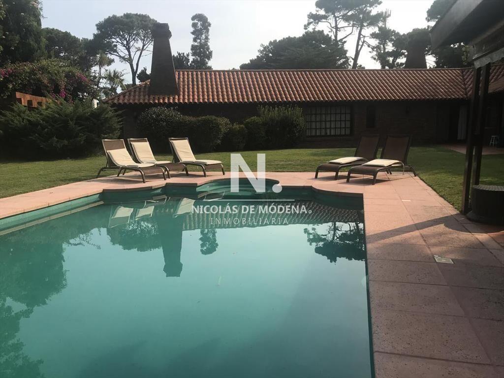 Vende comoda casa de 3 dormitorios, cerca del mar