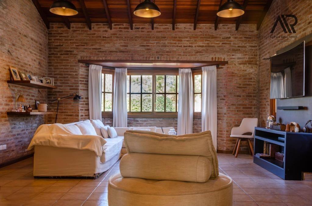 Casa en venta zona colegios 4 dormitorios en Punta del Este