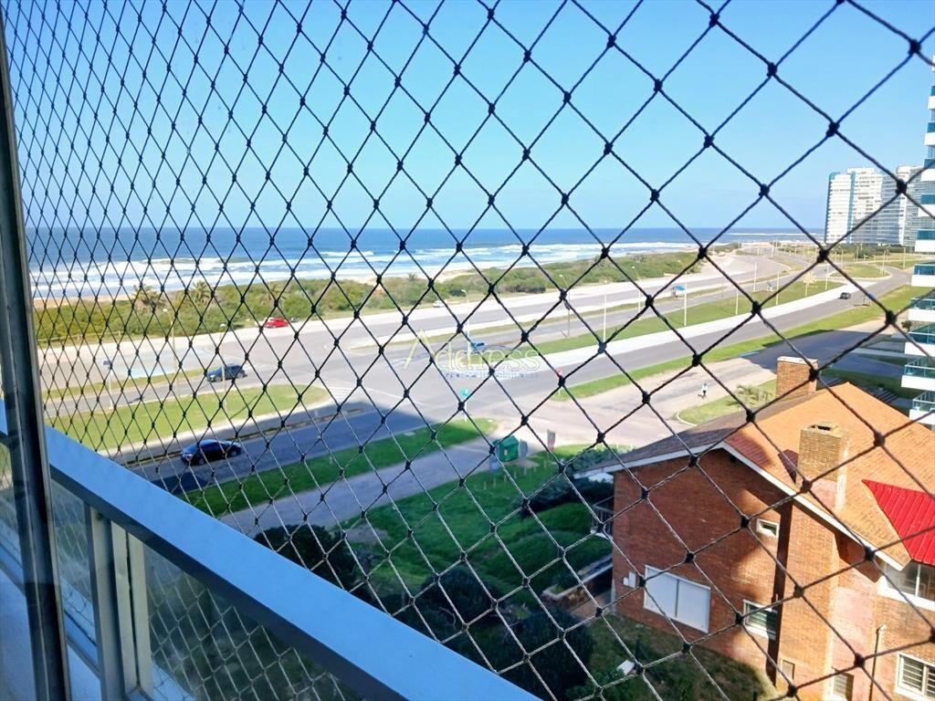 Venta Apto. Rambla Brava 3 dorm. y servicio