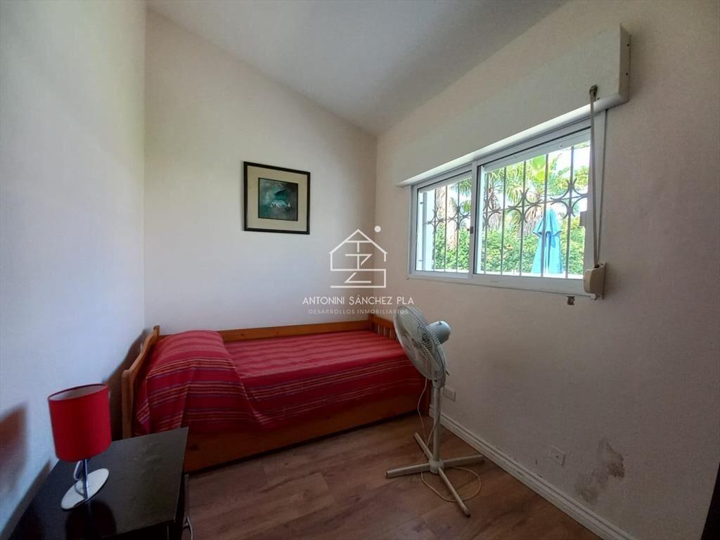 Vende casa de 3 dormitorios totalmente reformada.