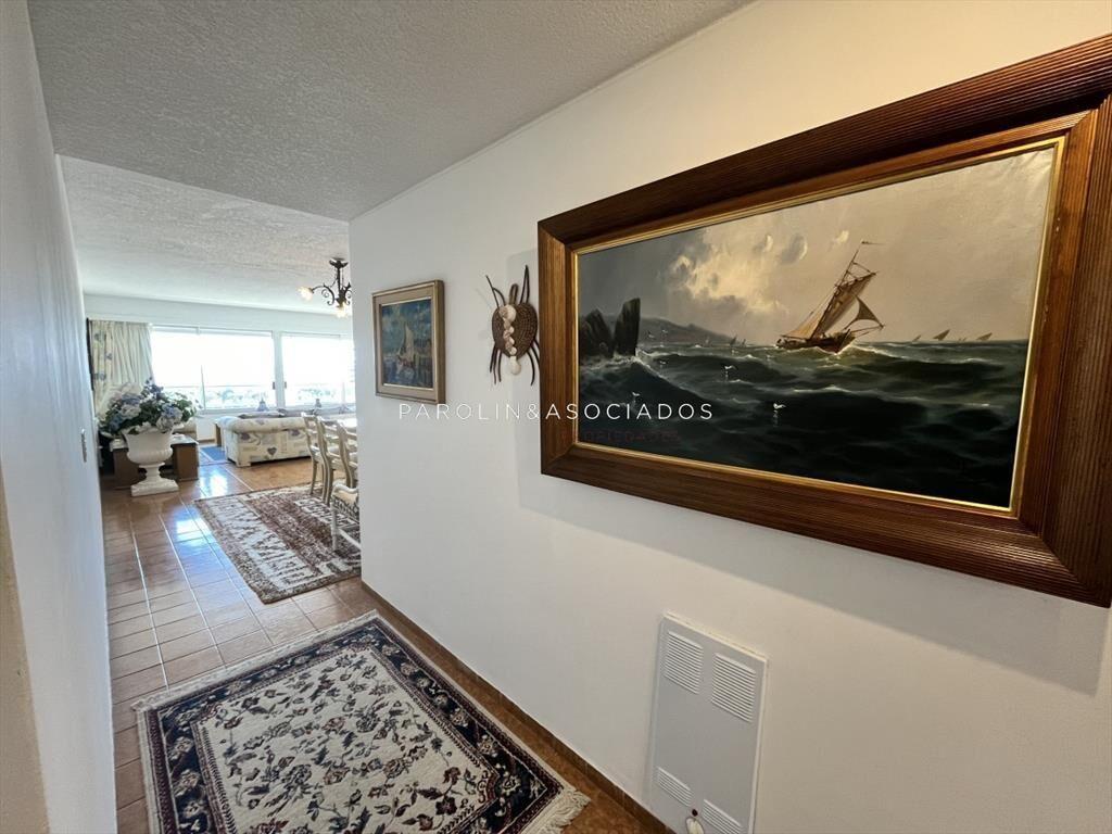 Apartamento en venta en torre Jefferson, Punta del Este.