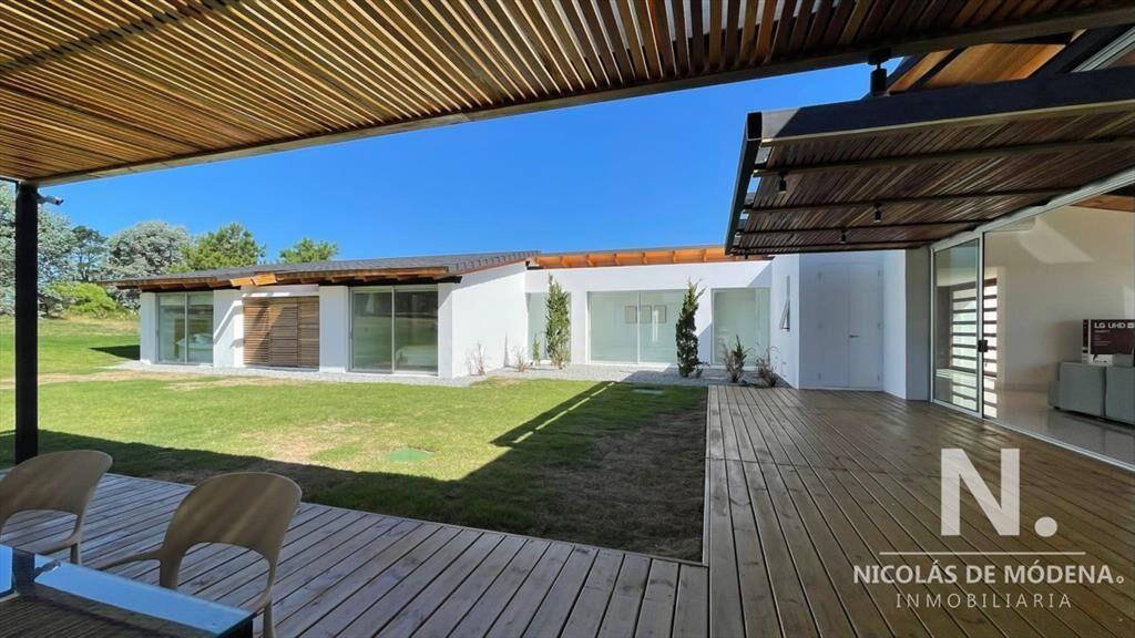 CASA EN VENTA - Pueblo Mio, 4 dormitorios, Manantiales