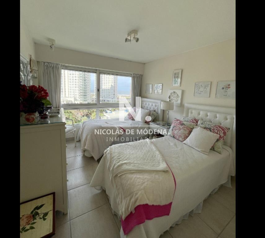 Vende apartamento de 3 dormitorios en Mansa, con