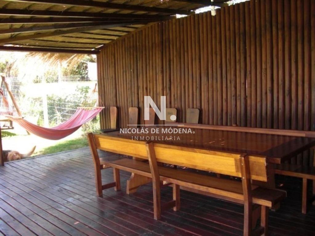 CabaÃ±a de 4 dormitorios y piscina cerca del mar,