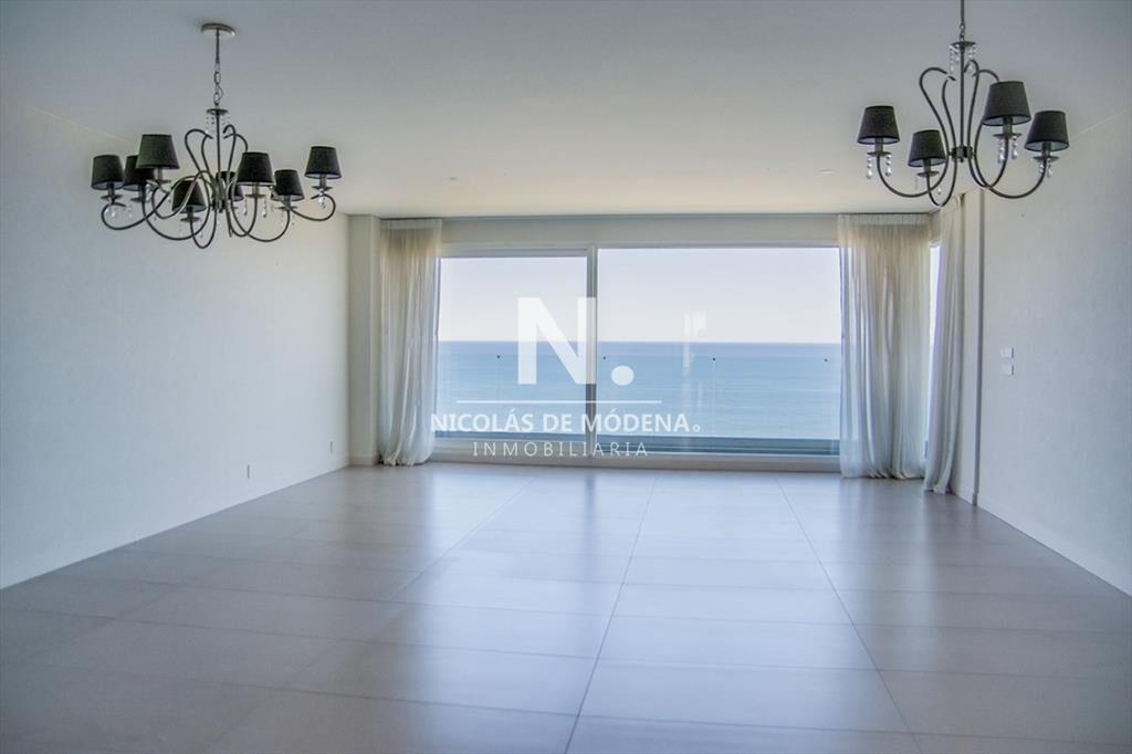 Departamento de 4 dormitorios en venta, frente al