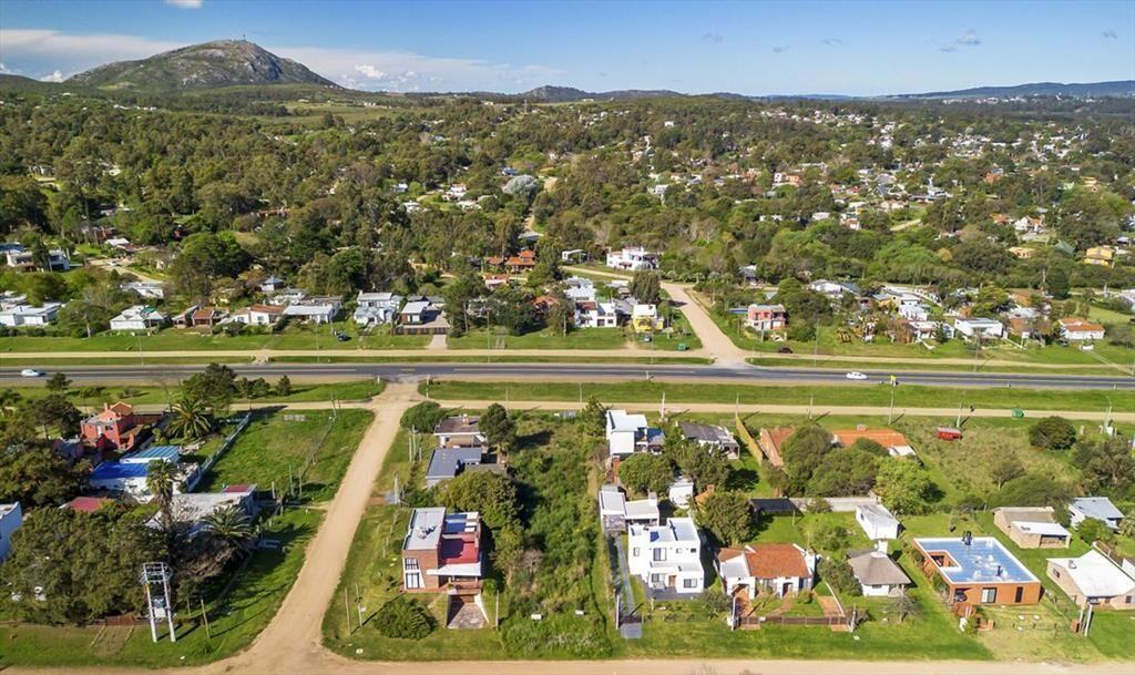 VENTA TERRENO PIRIAPOLIS A METROS DEL MAR