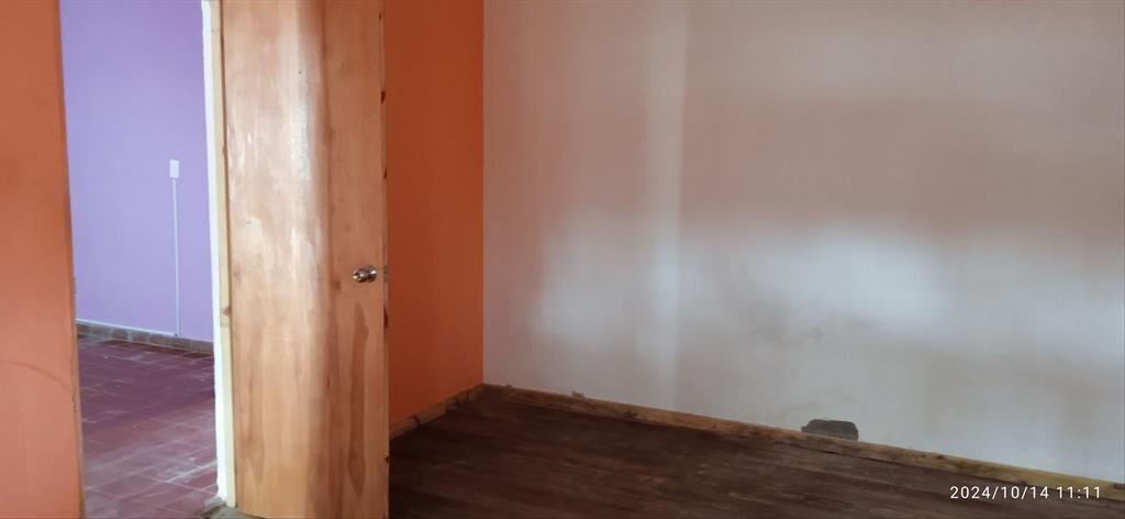 Dos casas alquiladas en venta a una cuadra de Av. Garzón.