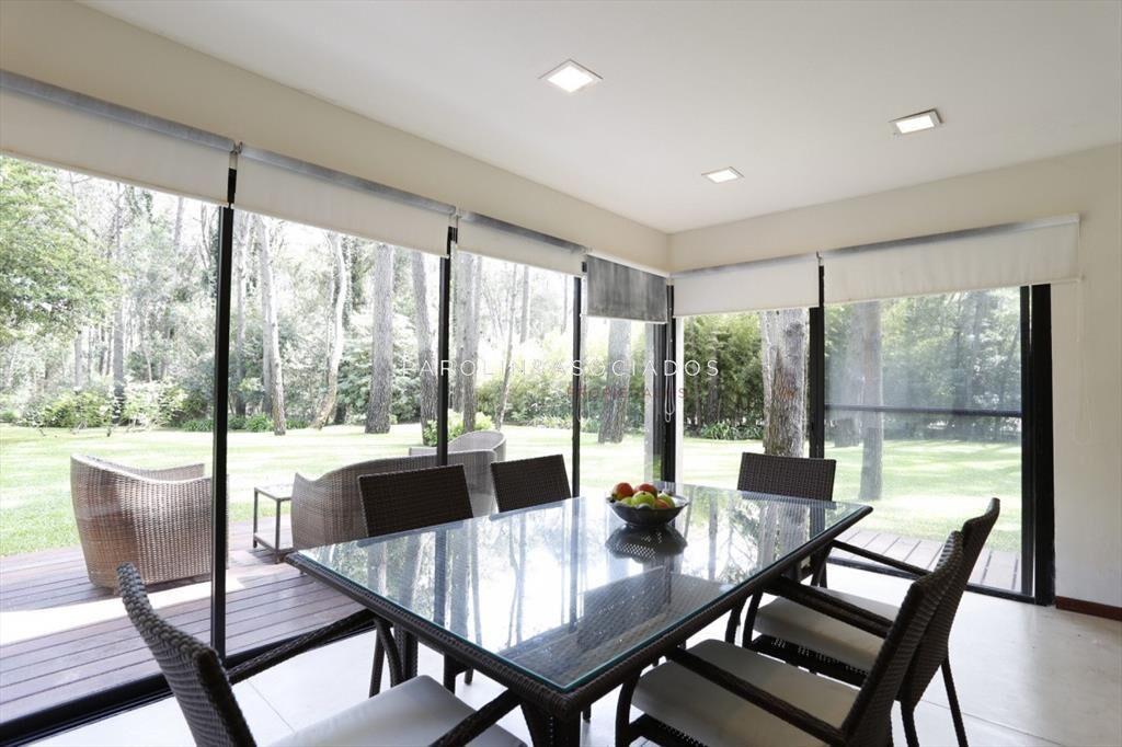 Casa en venta dentro del complejo Solanas.