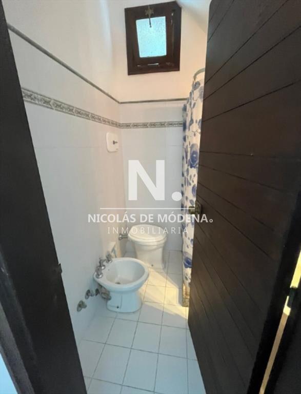 Vende casa de 7 dormitorios, en la Mansa Punta