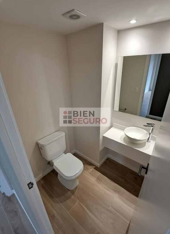 Penthouse de 3 dormitorios en alquiler en Carrasco Norte. C