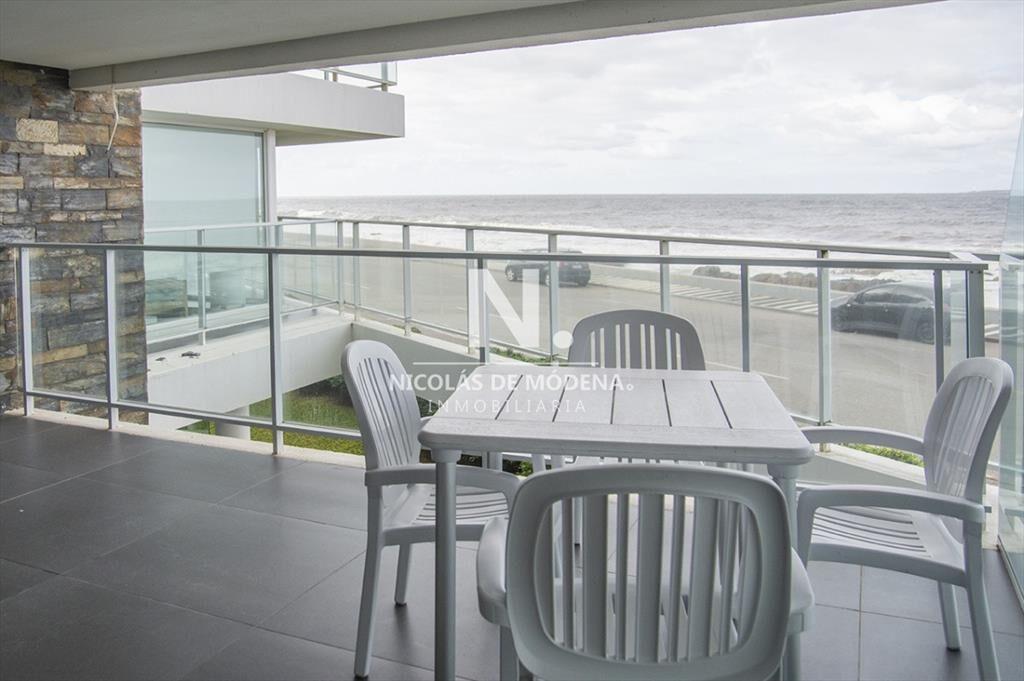Vende apartamento. Edificio Bonaire. 3 con Brava,