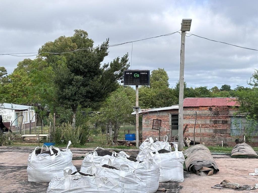 CANCHA DE FUTBOL CON GRAN TERRENO EN GUICHON