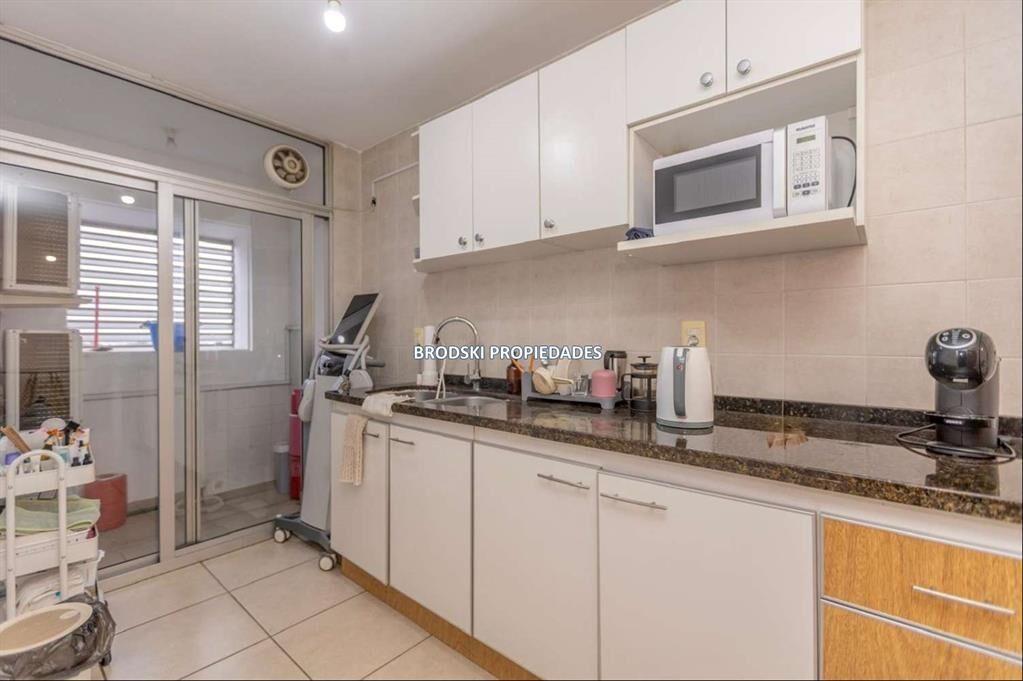VENTA APARTAMENTO EN TRES CRUCES CON RENTA - 2 DORMITORIOS