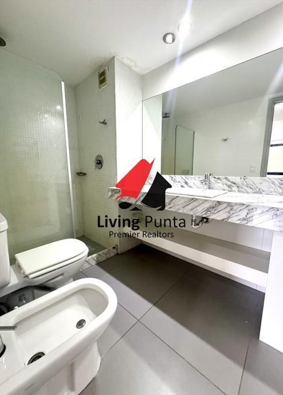 Apartamento en Alquiler por temporada a una y del
