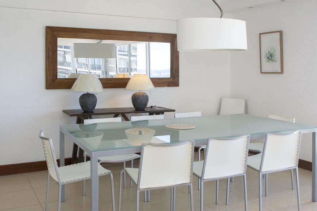 Apartamento de 2 dormitorios con vista al mar en venta en P