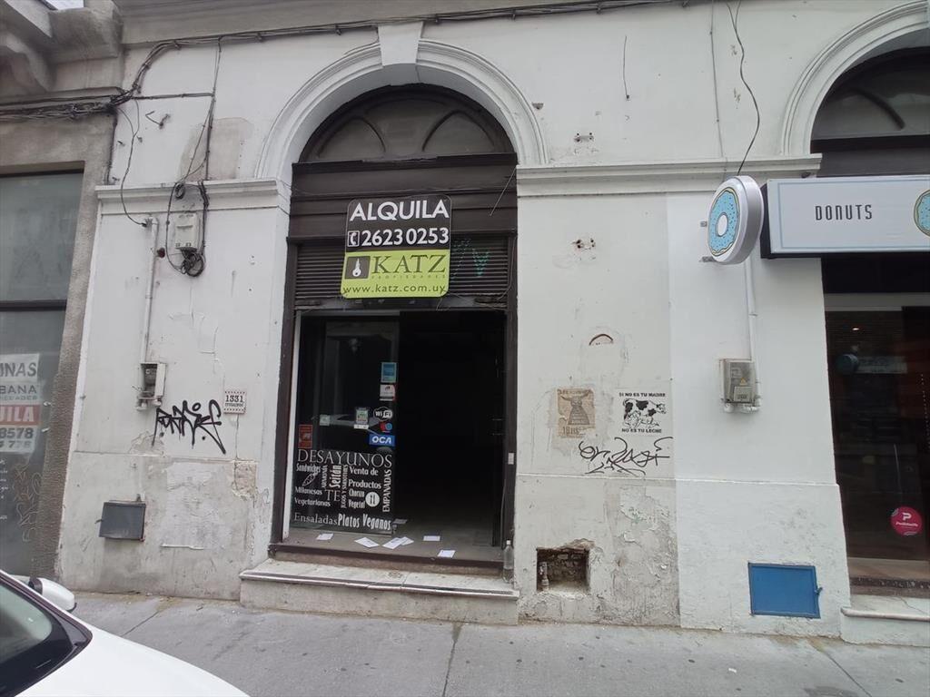 local , Ituzaingo casi peatonal Sarandi , 45 m2 , permite g