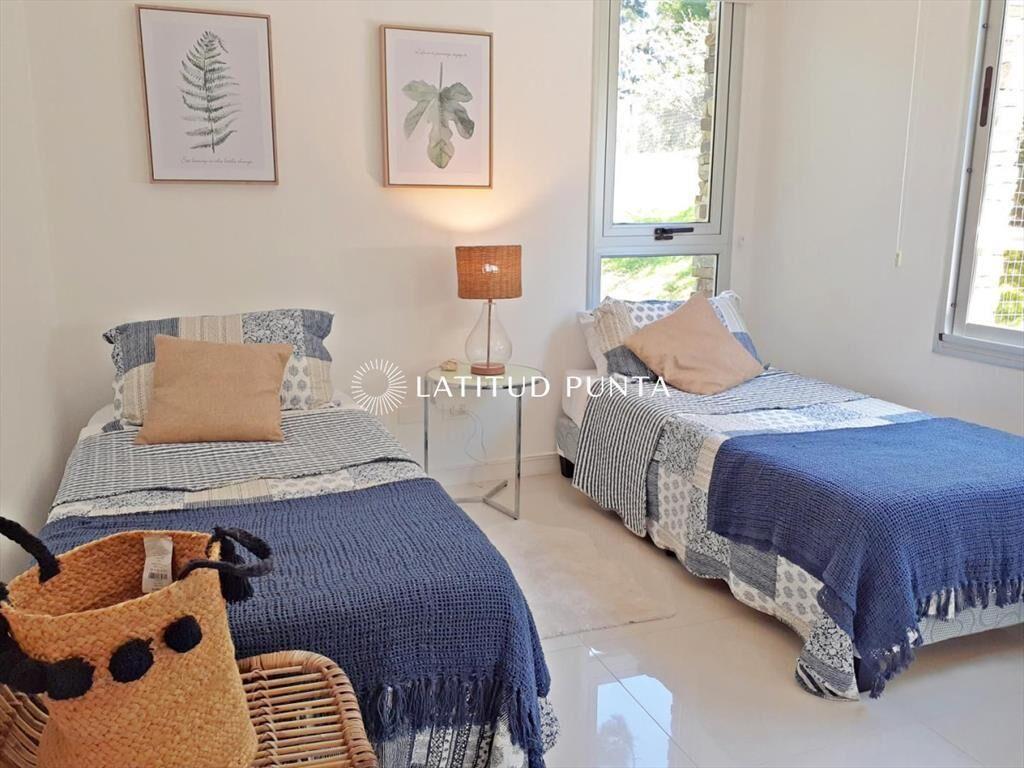 Apartamento dúplex en Rincón del Indio, 2 más