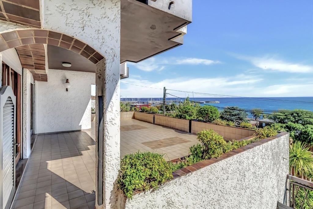 VENTA CASA 4 DORMITORIOS VISTA AL MAR PIRIAPOLIS