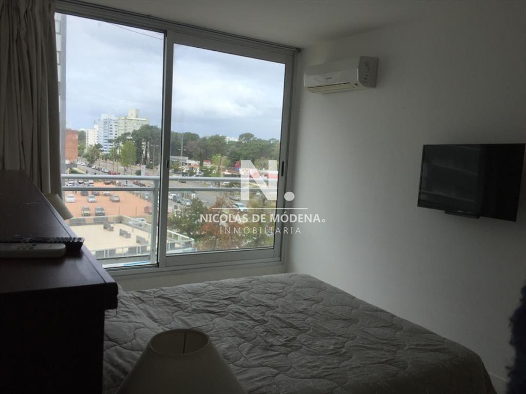 Departamento de  1 dormitorio en venta en Torre