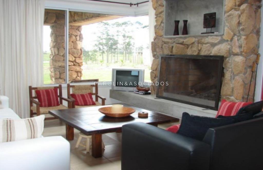 Casa en venta en barrio privado El Quijote, Punta del Este.