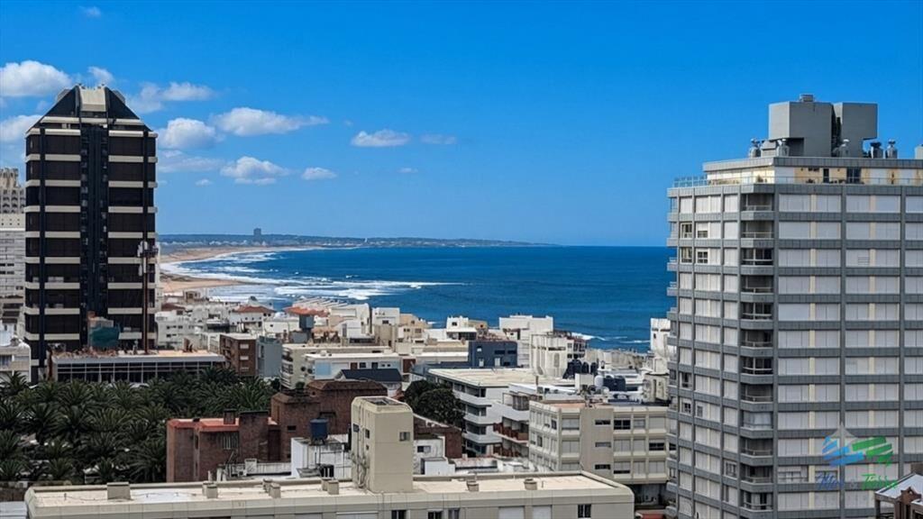 En venta apartamento 2 dormitorios con vista al mar y puert
