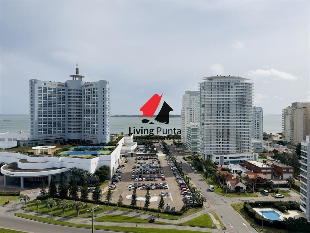 Venta de apartamento de 2 dormitorios Playa mansa con parri