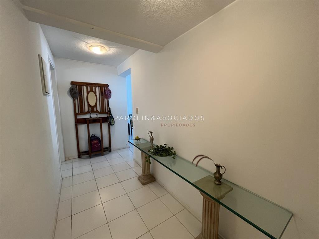 con piscina,garage y serv de mucama,vista total