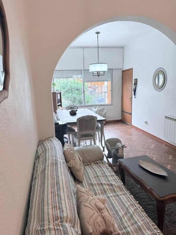 Venta casa de 2 dormitorios y 2 baños, con garage en La Bla