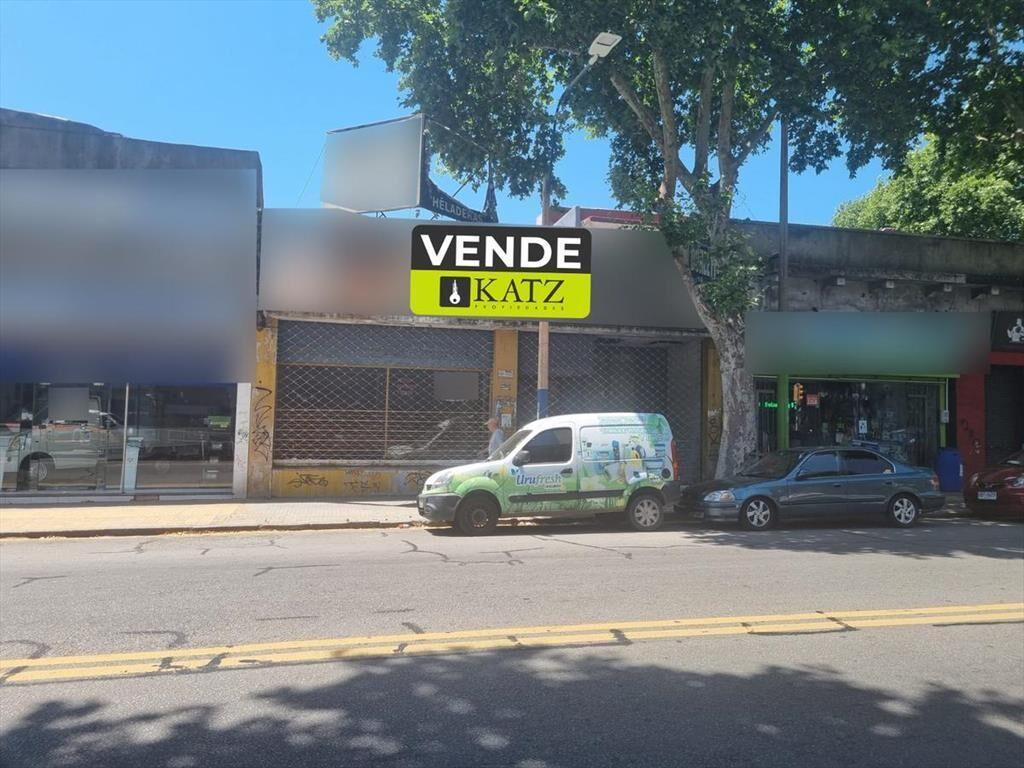Local -local - Gral Flores y Berthelot , 500 m2 , 10 mts de