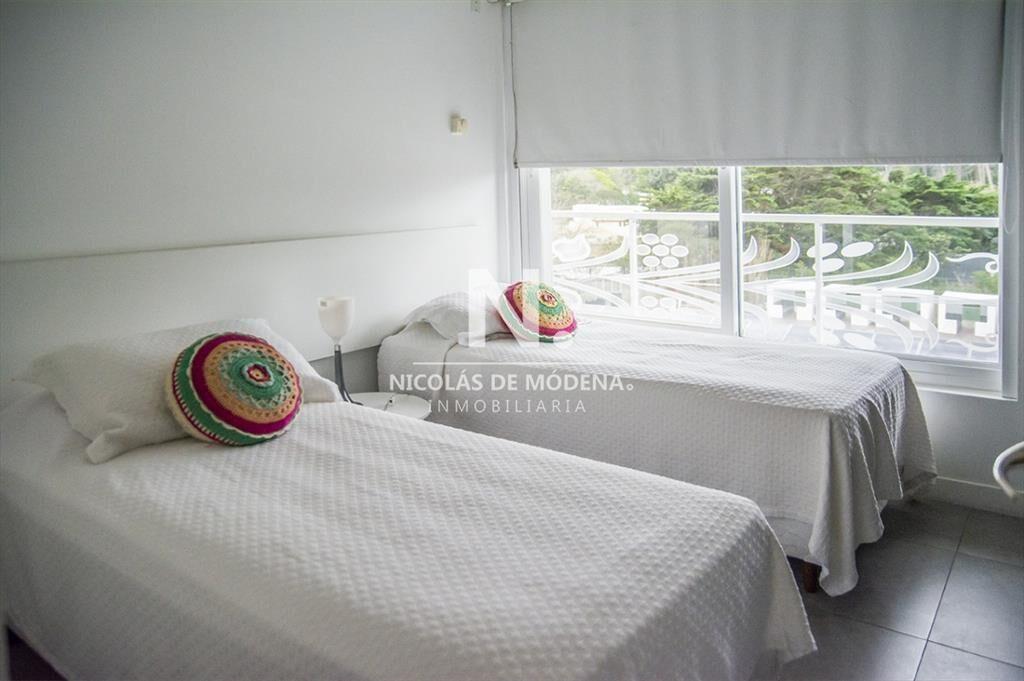 Apartamento en venta y alquiler. Playa Mansa 2
