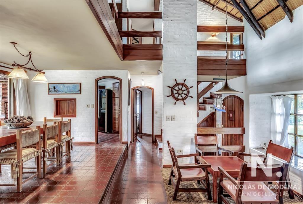 Venta de casa de 4 dormitorios en Pinares, Punta del Este