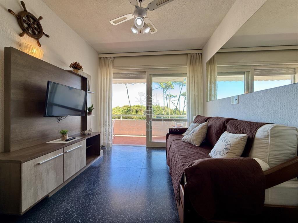 Apartamento en playa mansa frente al mar.