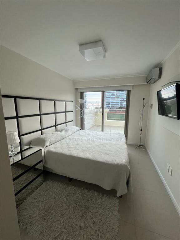 ALQUILER DE MODERNO APARTAMENTO DE 3 SUITES EN BRAVA