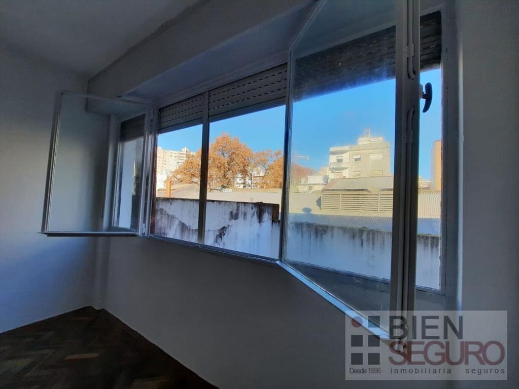 Cómodo apartamento de 1 dormitorio en Centro. Ideal inverso