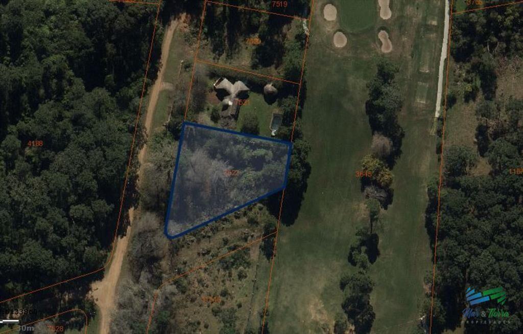 Venta de terreno de 2500 m2 en Barrio Golf Punta