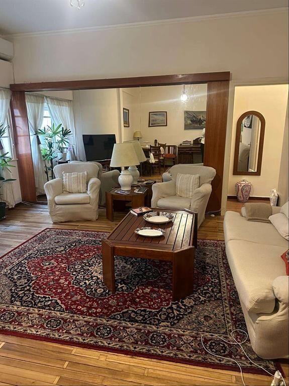 Muy buen apartamento de tres dorm y servicio completo en C
