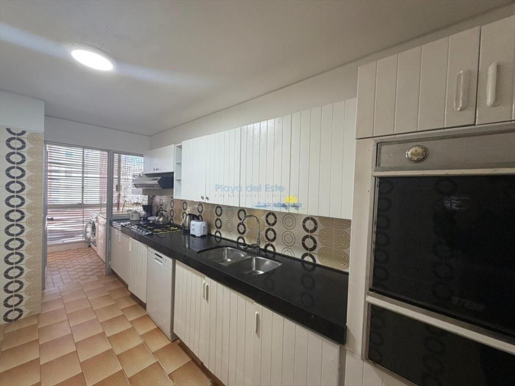 Apartamento de 3 dormitorios en alquiler anual e