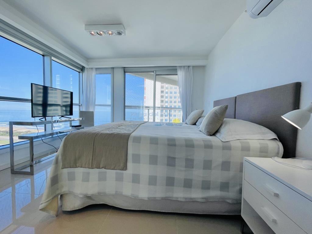 Apartamento con Vista al Mar de 3 Dormitorios y +
