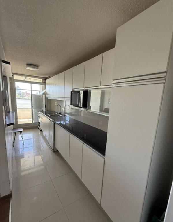 Se vende apartamento de dos dormitorios, dos baños y garage