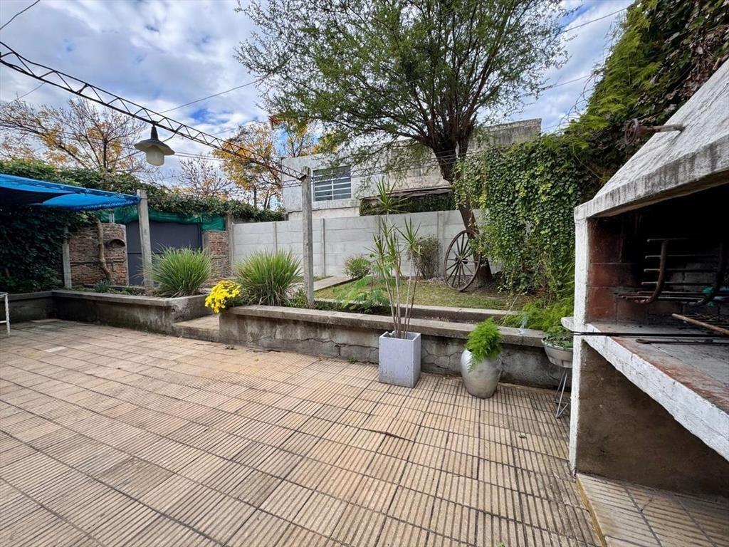 Casa semi equipada-con jardin + garage