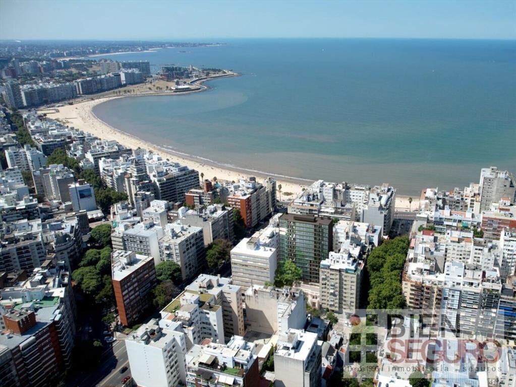 Apartamento de 1 dormitorio en venta en Pocitos. Con Piscin