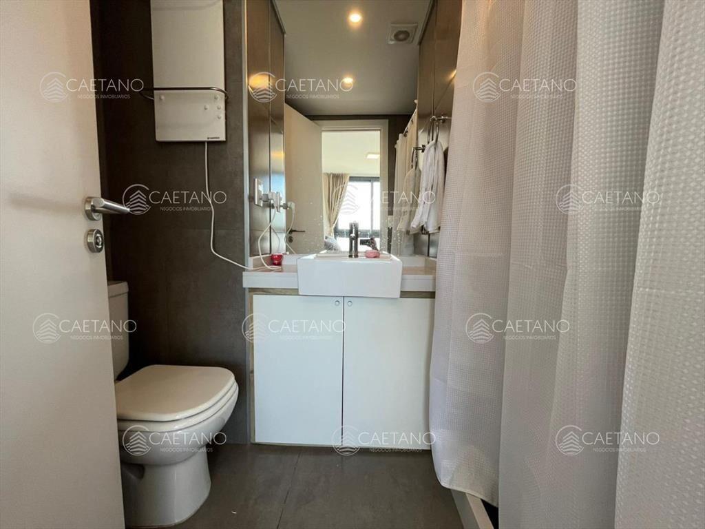 Vende apartamento de 2 dormitorios en Punta del