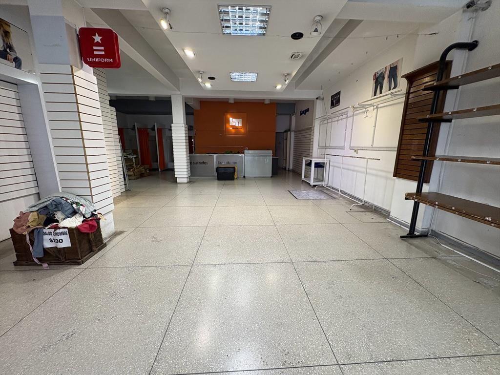 Alquiler Local comercial en centro comercial de Pando 400 m2