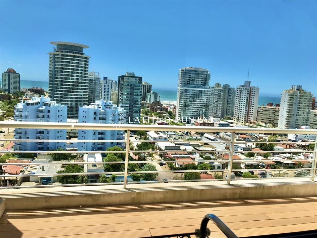Pent House en Mansa, 4 dormitorios más dependencia