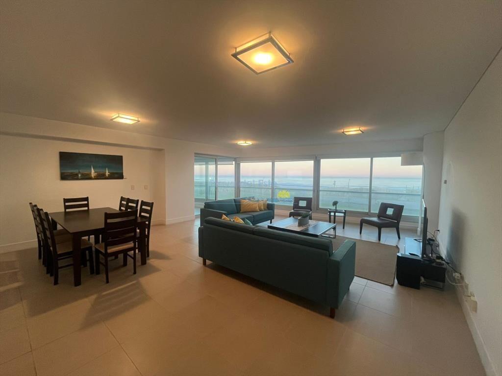 Apartamento en Alquiler de 3 Dormitorios en Punta