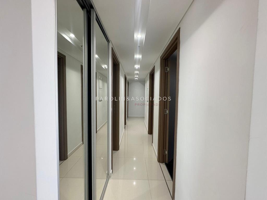 Apartamento en venta de 3 dormitorios en torre