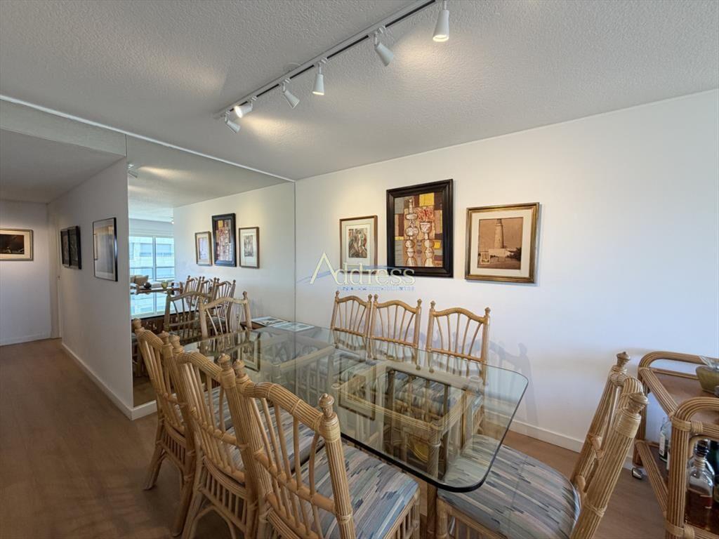 Apartamento en venta de 4 dormitorios con vista
