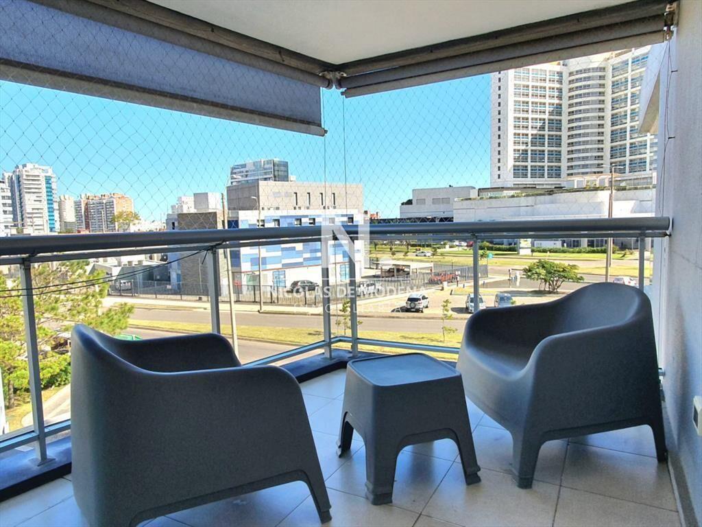 Departamento en venta de tres dormitorios dos baños Playa