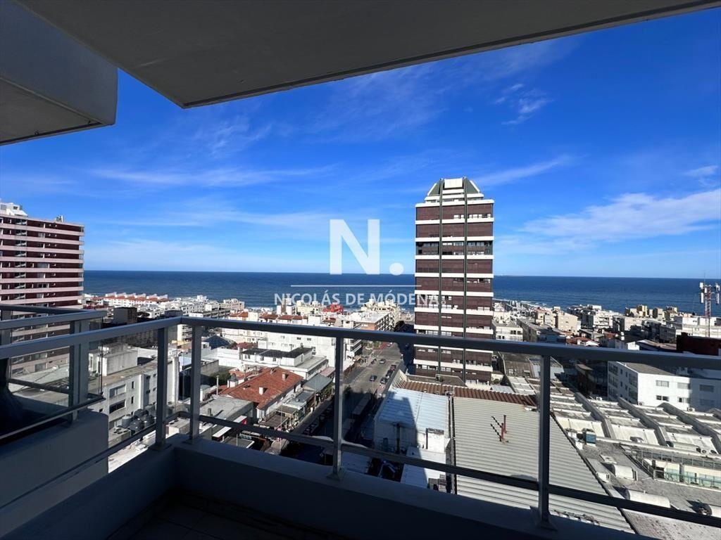 En venta apartamento de 2 dormitorios en Punta al