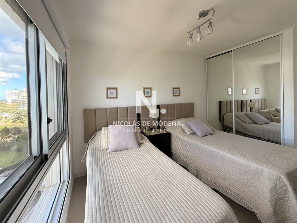 Vende departamento de 2 dormitorios en Punta del Este